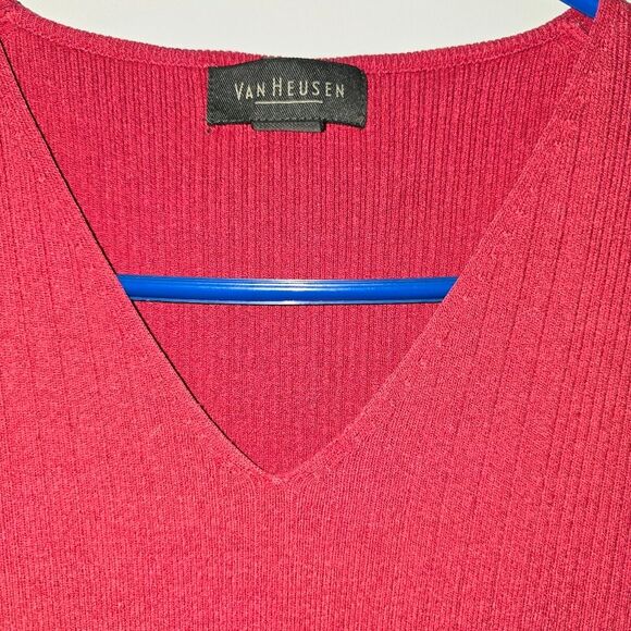 Van Heusen Red Vneck ribbed sleeveless top. Size Small - Picture 3 of 4